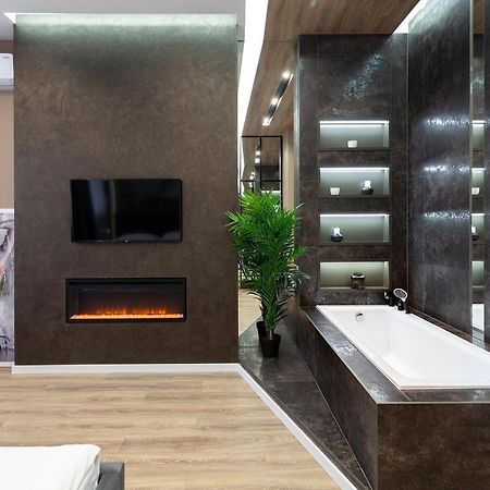 Royal Vip Apartment On Franka 14 Lviv Dış mekan fotoğraf